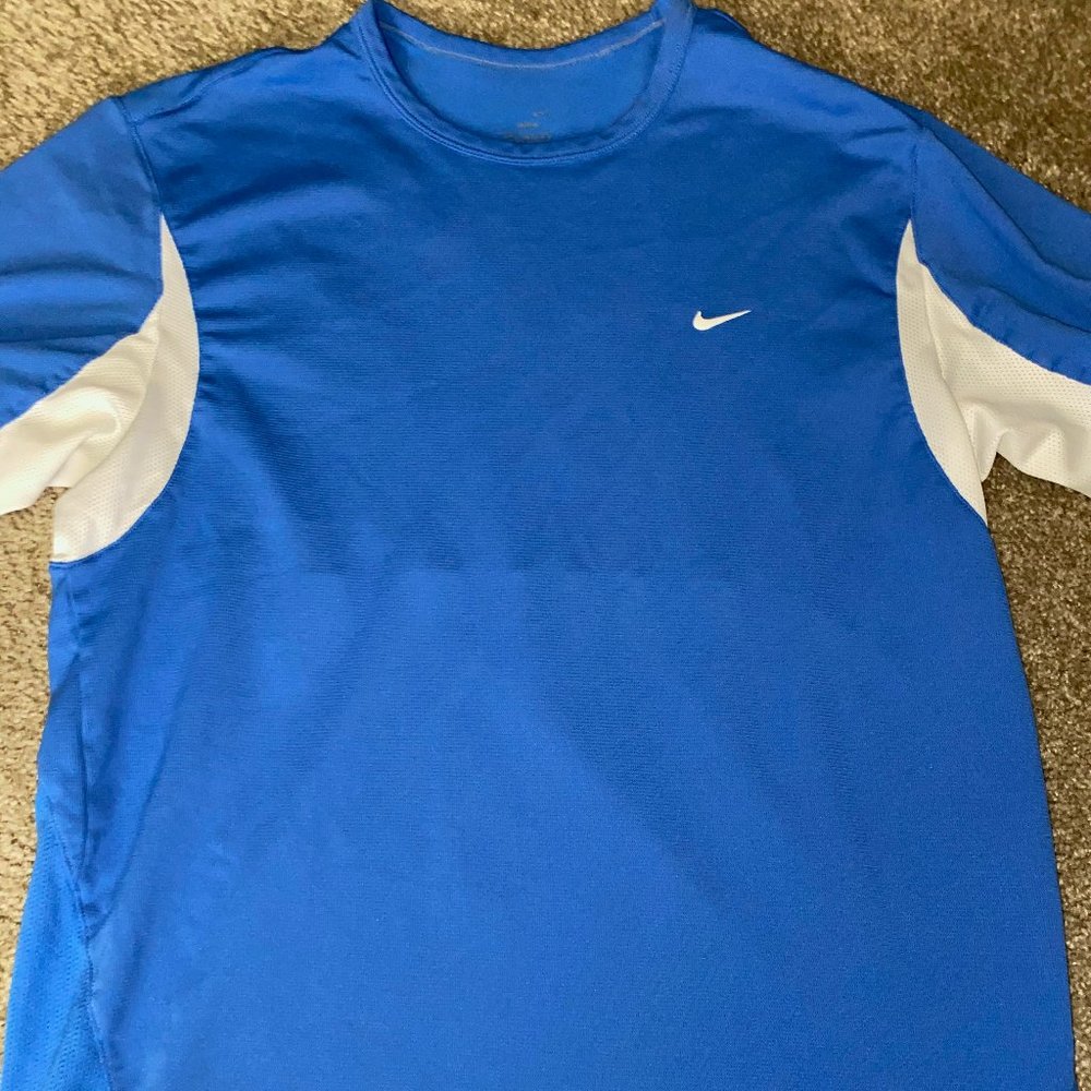 Mens nike dry fit shirt Medium